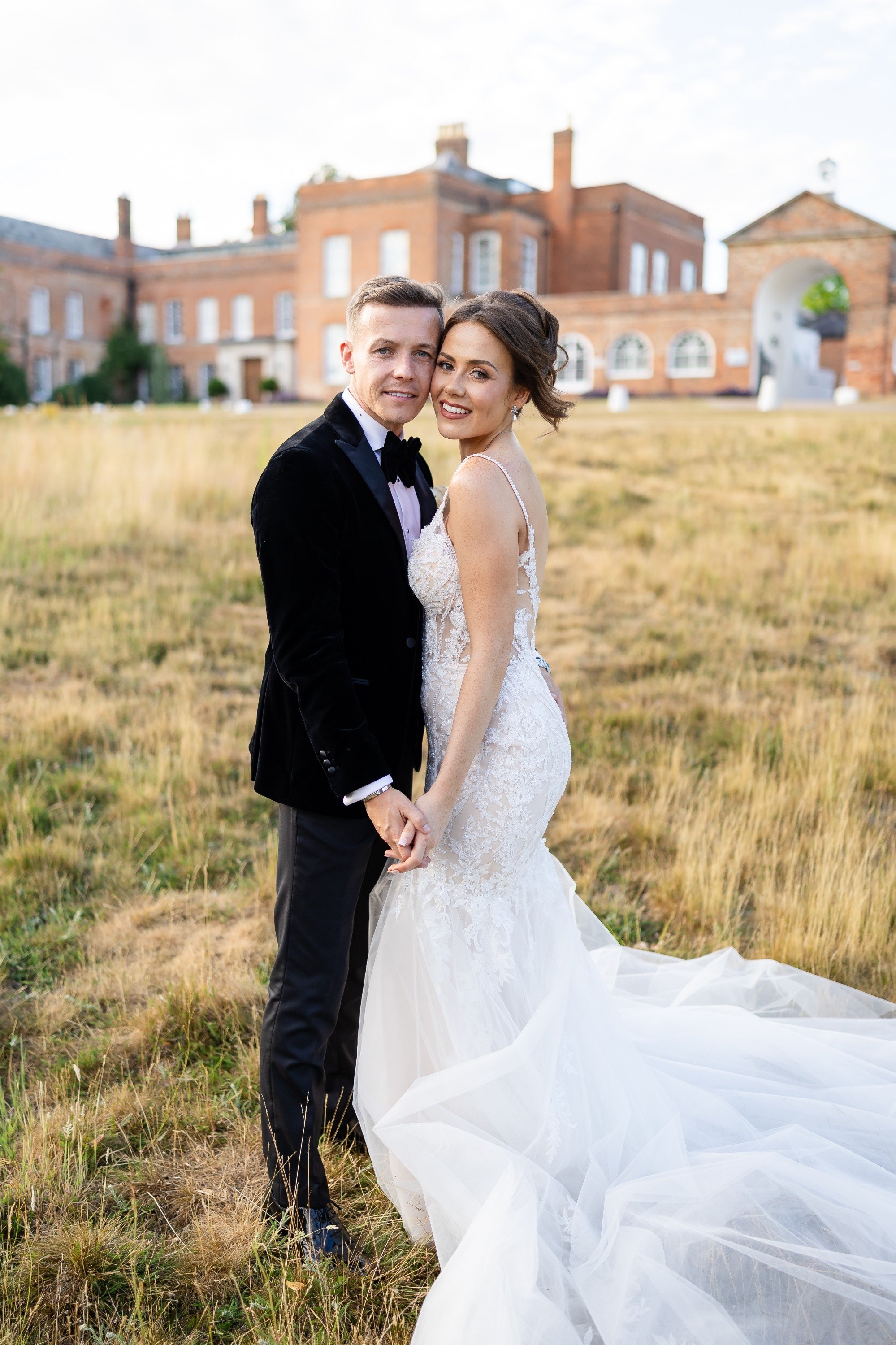 carousel-hero-element image-0